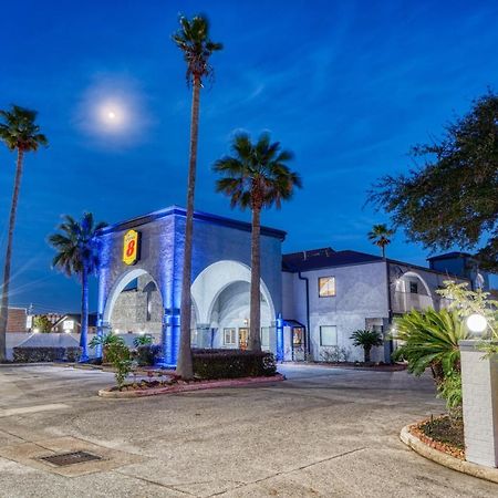 Super 8 By Wyndham Houston Webster Nasa Ξενοδοχείο Εξωτερικό φωτογραφία