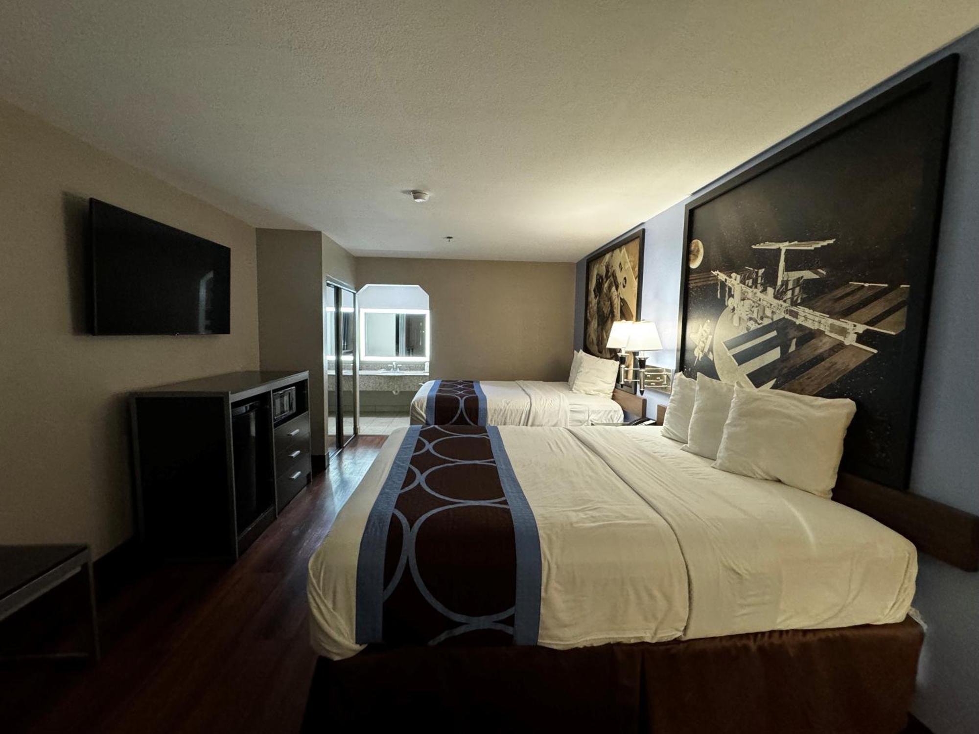 Super 8 By Wyndham Houston Webster Nasa Ξενοδοχείο Εξωτερικό φωτογραφία